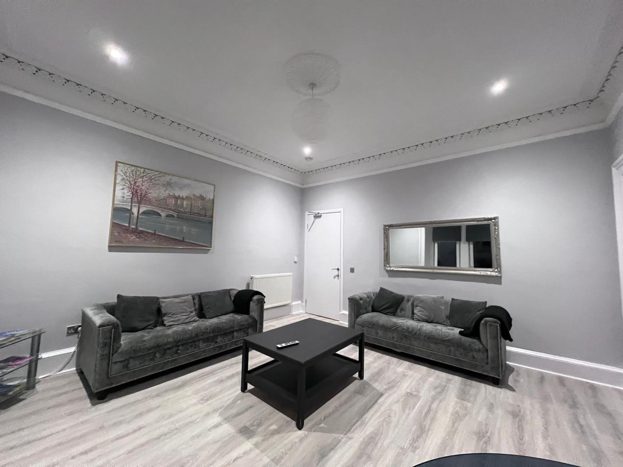 Lovely 4 Bedroom 2Nd Floor Walk Up Apartment Edimburgo Exterior foto